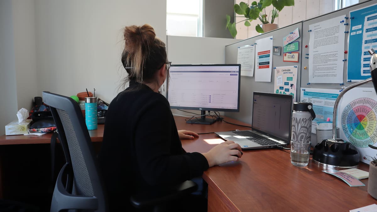 Plus de victimes de violence sexuelle vont chercher de l’aide grâce au clavardage avec des intervenants