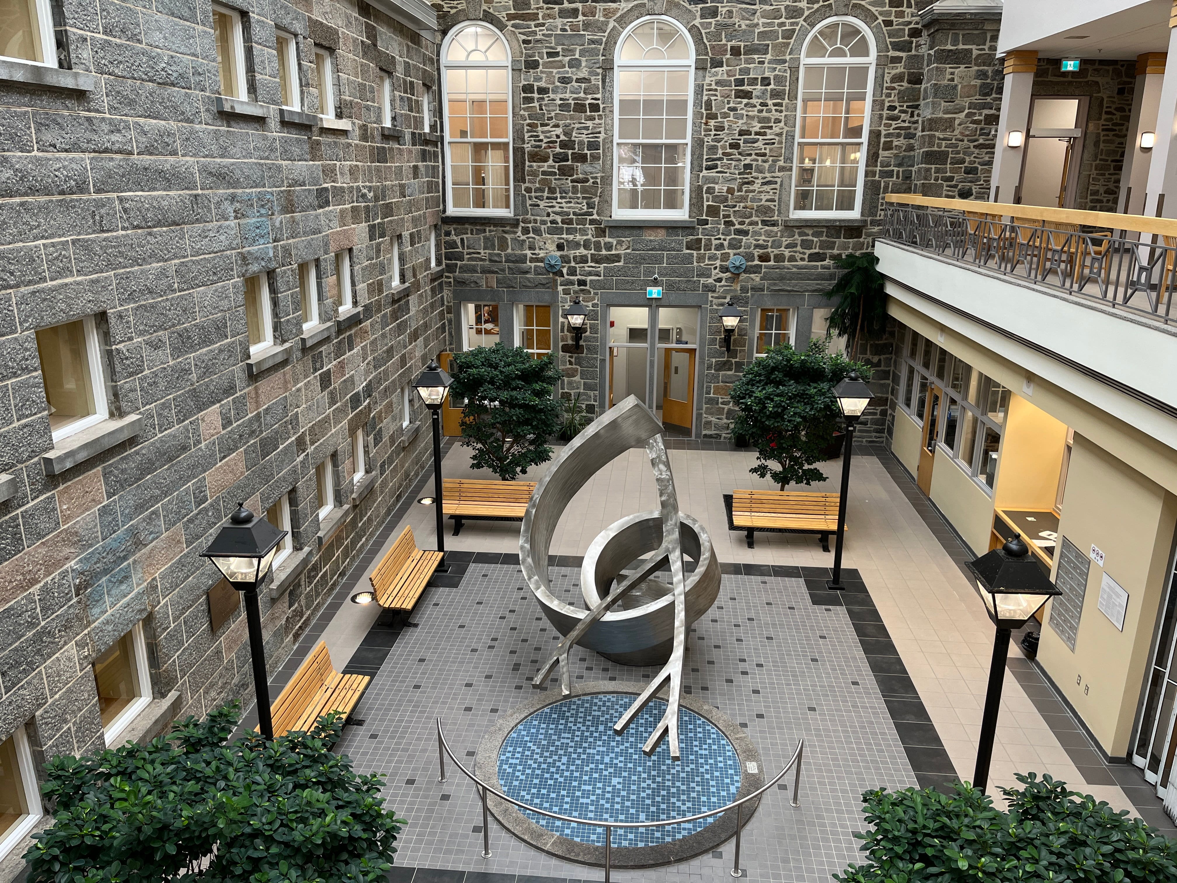 L'atrium du palais de justice de Saint-Joseph-de-Beauce.