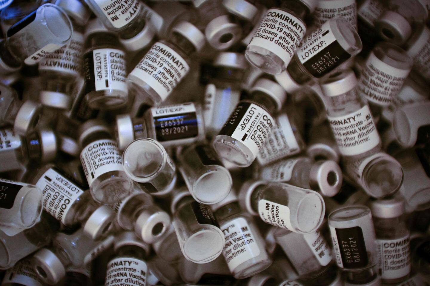 COVID-19: des millions de doses de vaccin bientôt aux poubelles? COVID-19: des millions de doses de vaccin bientôt aux poubelles?