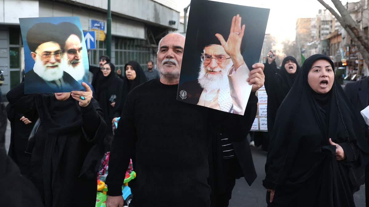 Iran: après la mort de Khamenei, qui assure la transition?