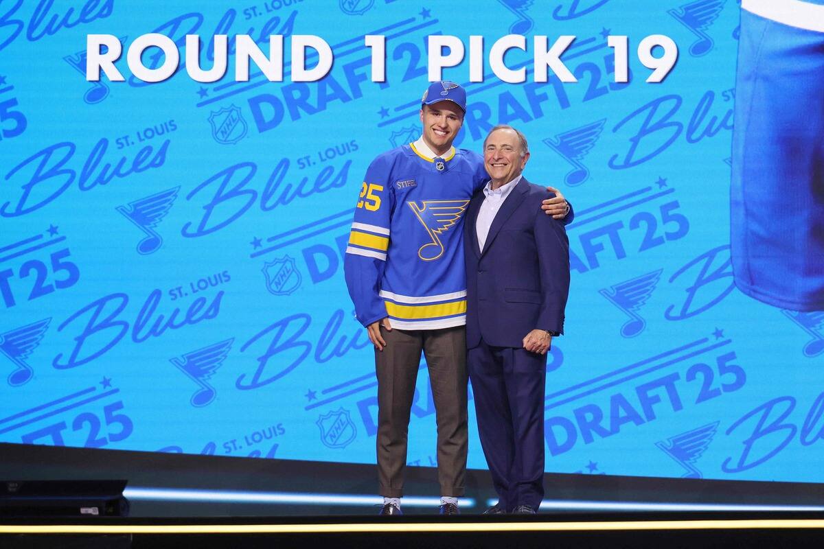 Rep&ecirc;chage de la LNH: on a suivi Justin Carbonneau et sa famille en coulisses jusqu'&agrave; ce qu'il devienne un choix de premi&egrave;re ronde