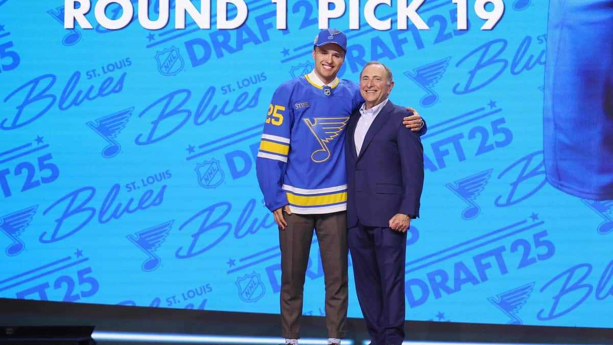 Repêchage de la LNH: on a suivi Justin Carbonneau et sa famille en coulisses jusqu'à ce qu'il devienne un choix de première ronde