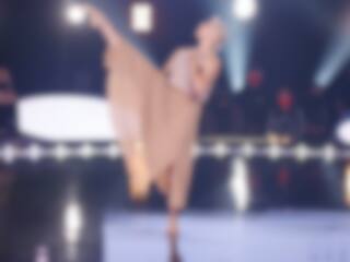 Cette danseuse offre un numéro impeccable