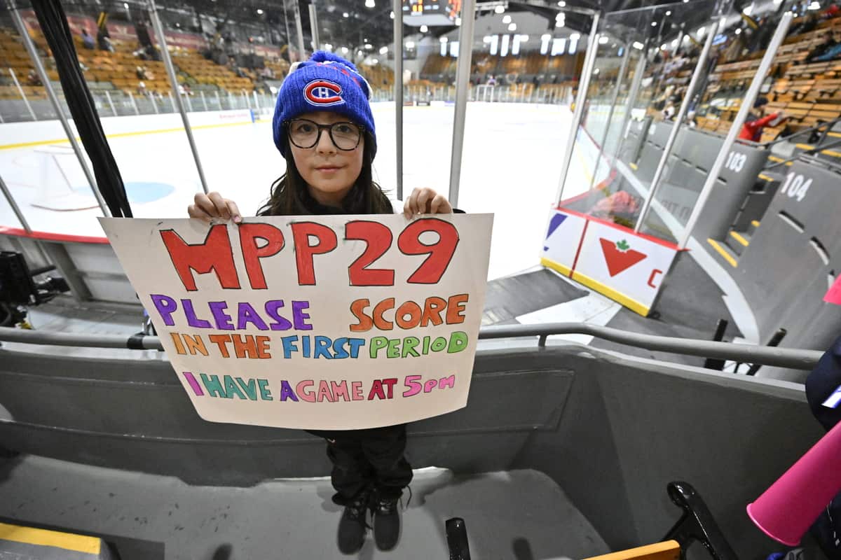[EN PHOTOS]  Una atmósfera sobrealimentada para el hockey femenino