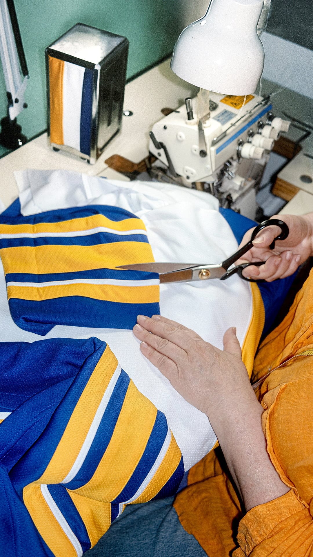 Les serviettes de table seront fabriquées à partir de chandails des Sabres de Buffalo.