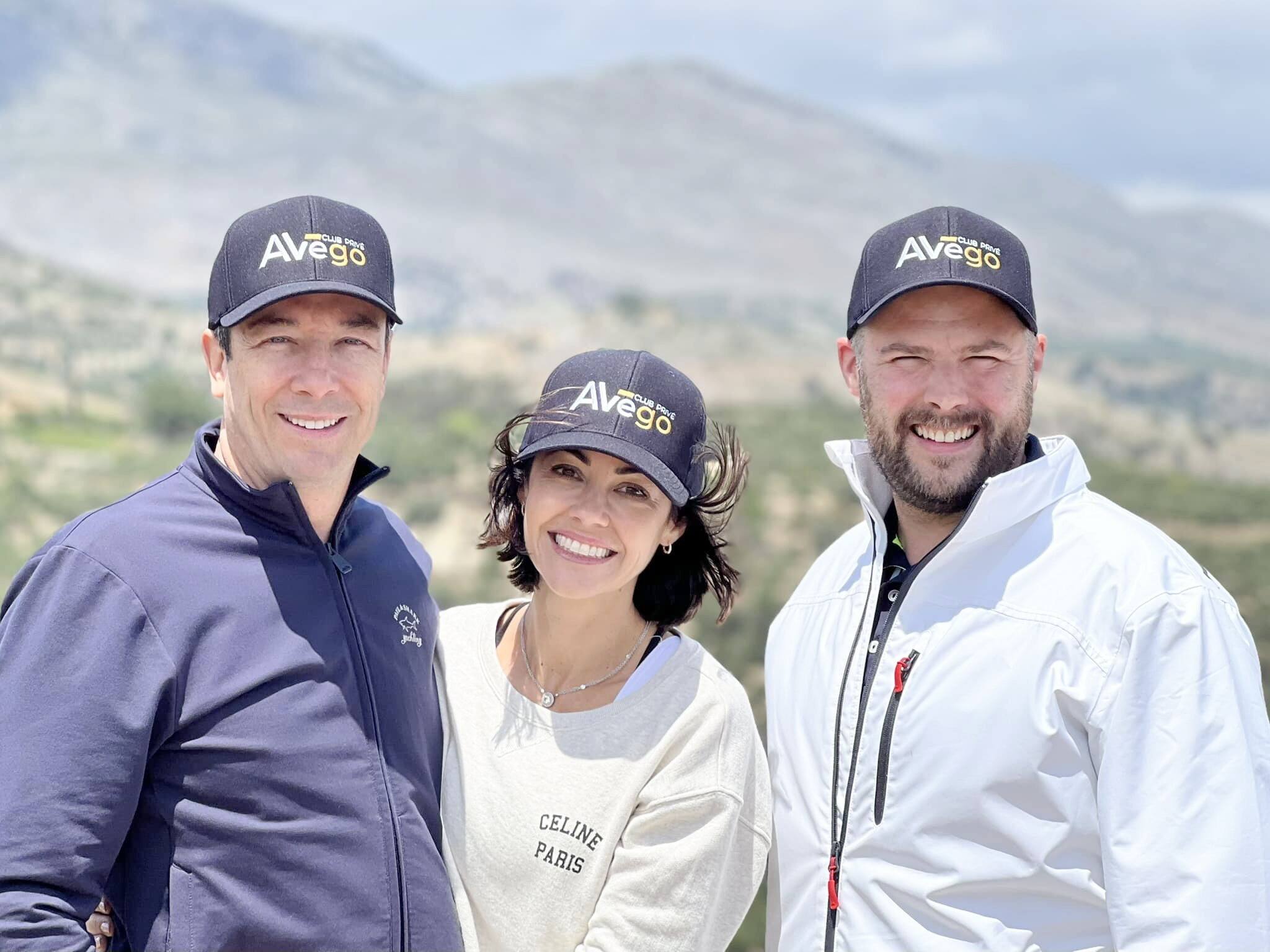 El multimillonario Luc Poirier y su esposa Isabelle Gauvin, estrella de la vida Docu-Reality $ of Dreams, On Crave, están en compañía de Olivier Paré, de Avego.