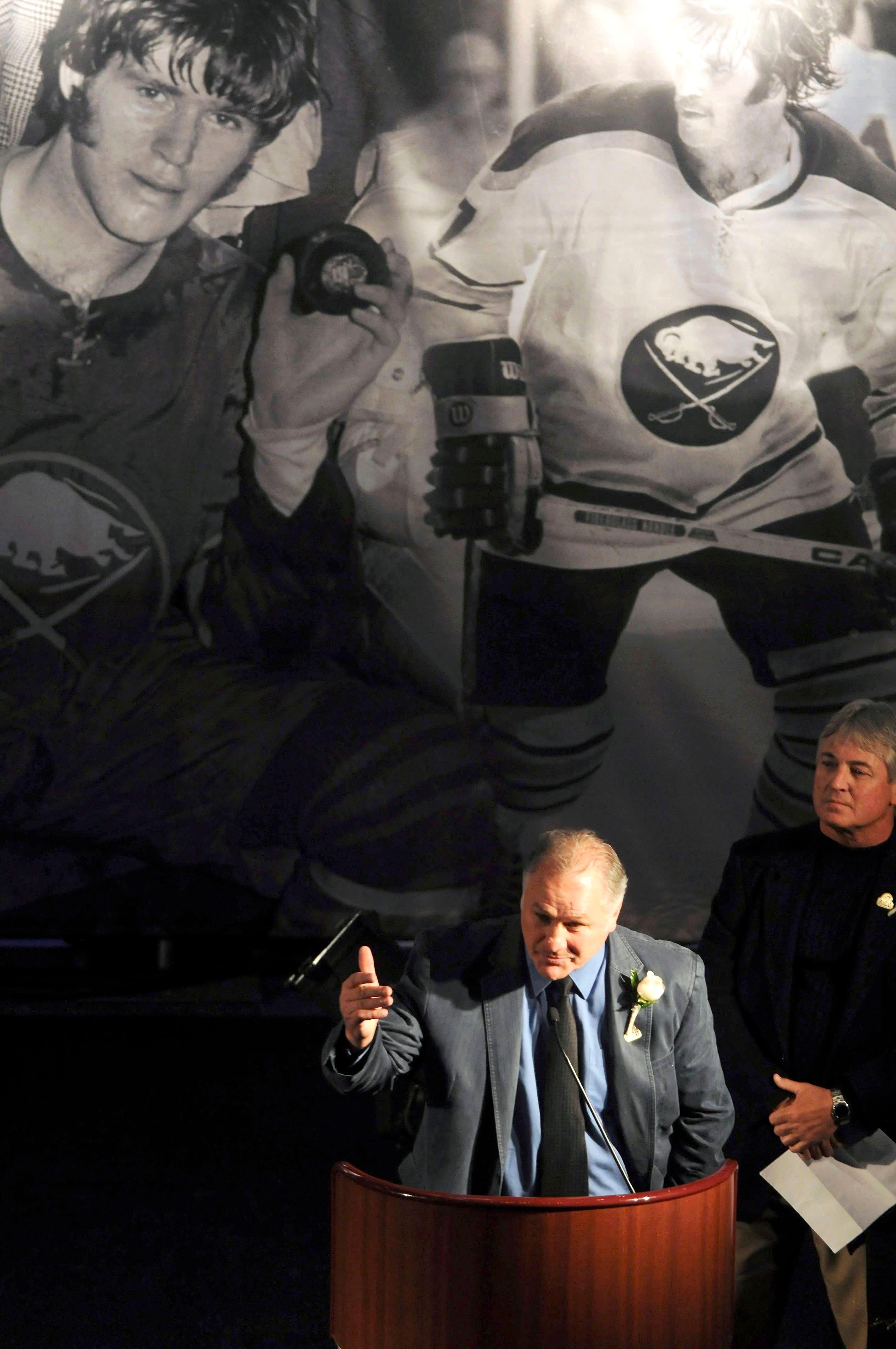 Le cœur des Sabres chante du Elvis à Victoriaville