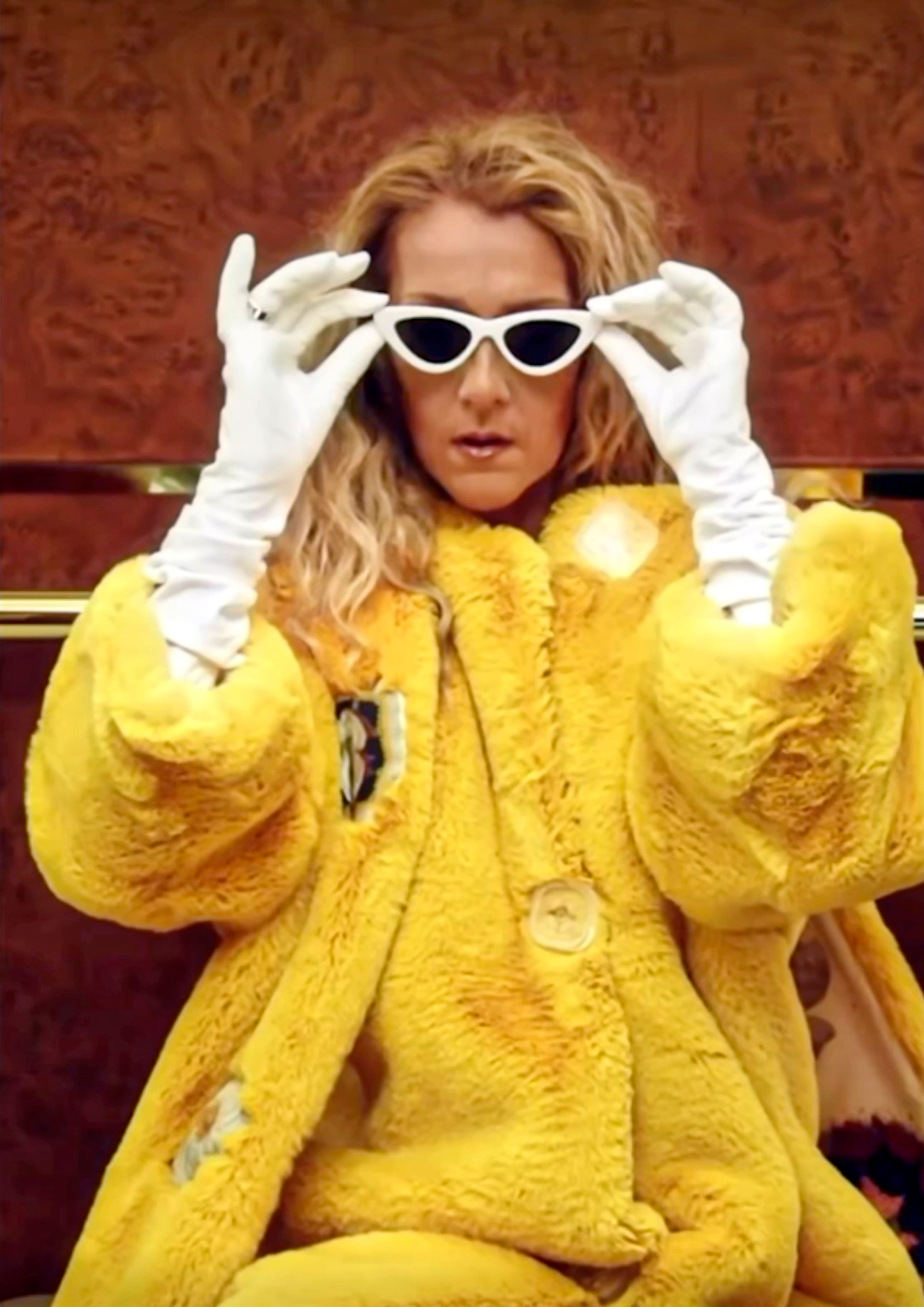 Celine Dion se dio una ducha de Gatorade en un video transmitido antes del partido de Sunday Night Football de NBC.