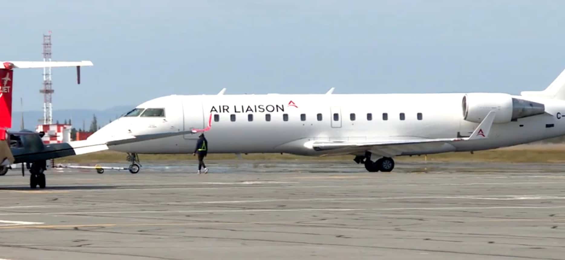 Billets d’avion à rabais: Québec rompt ses liens avec Air Liaison après une perquisition de l’UPAC