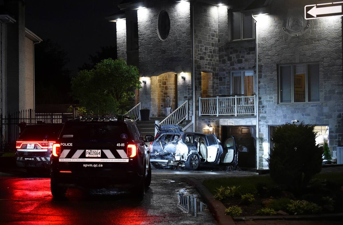 [EN IMAGES]  Fuego criminal de un vehículo en Rivière-des-Prairies