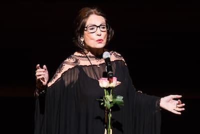 À près de 90 ans, Nana Mouskouri veut faire ses adieux à la scène | JDM