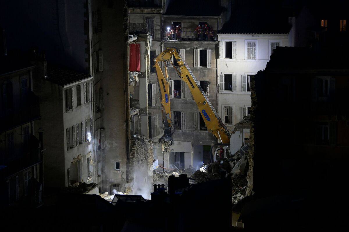 2 bodies found in collapsed building in Marseille