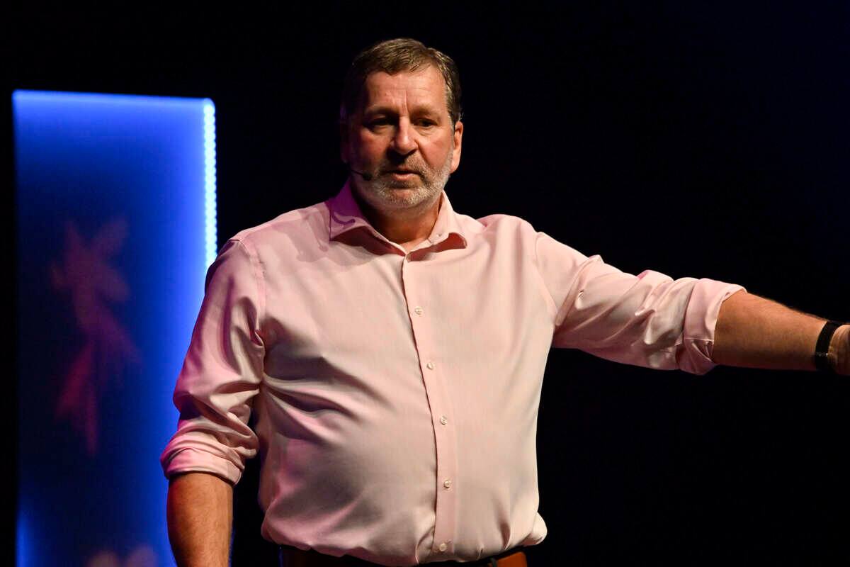 L&rsquo;annonce de la faillite de Juste pour rire n&rsquo;a pas emp&ecirc;ch&eacute; les humoristes de fouler le tapis rouge du nouveau spectacle de Mario Jean