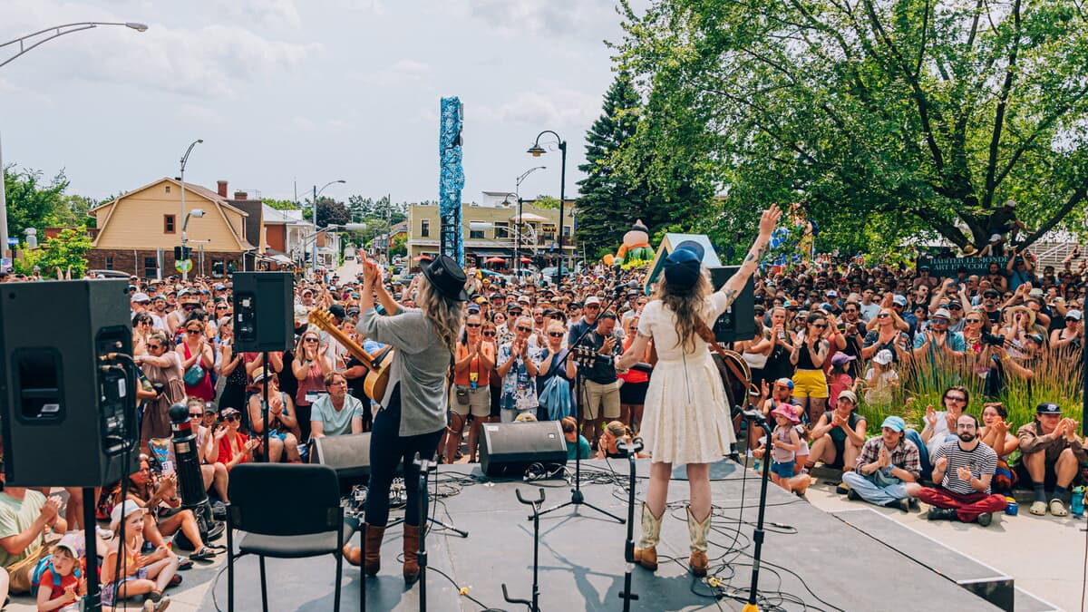 EN VIDÉO | Un hommage impromptu à Karl Tremblay au Festif! de Baie-Saint-Paul