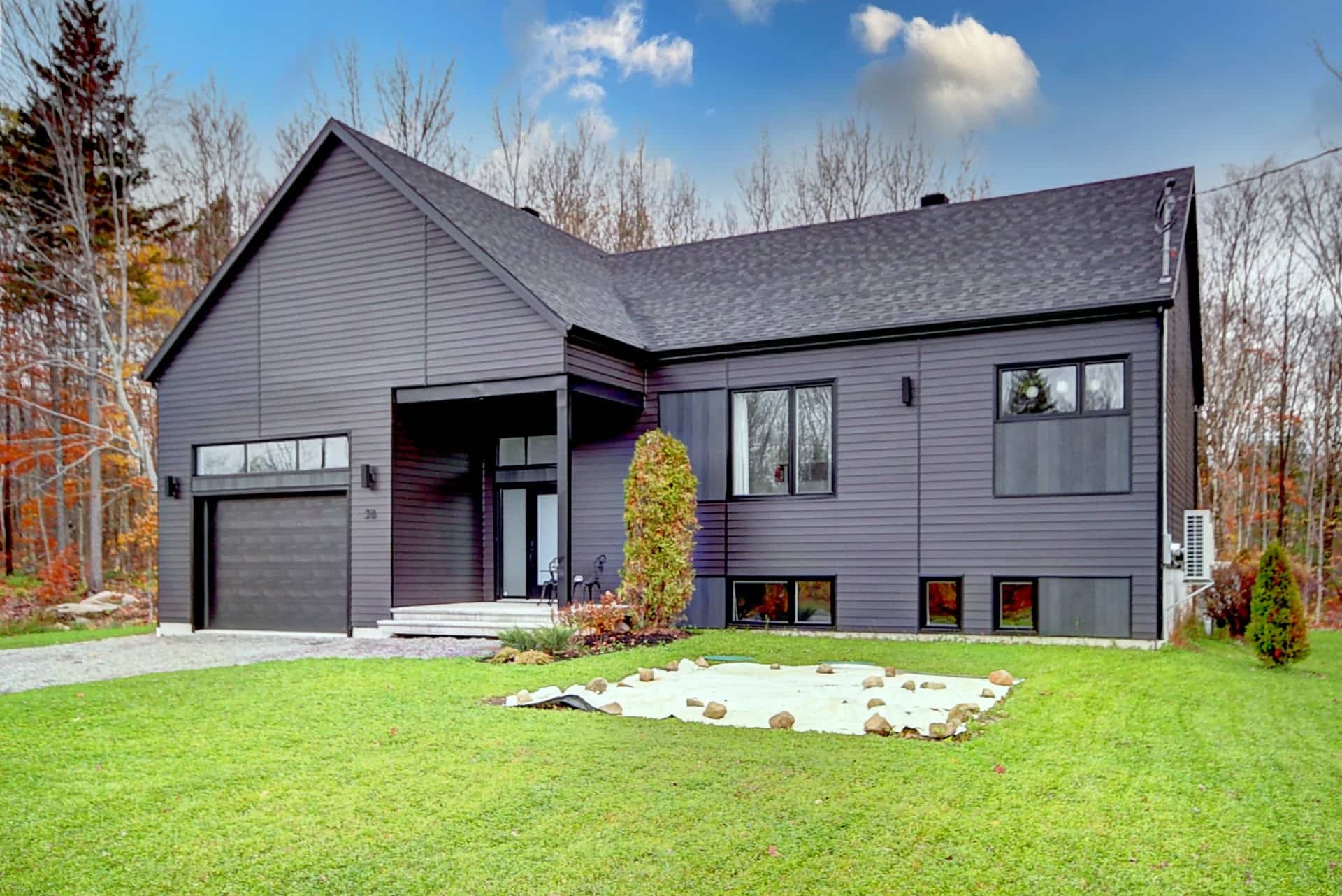 Une grande maison moderne à 795 000$ 