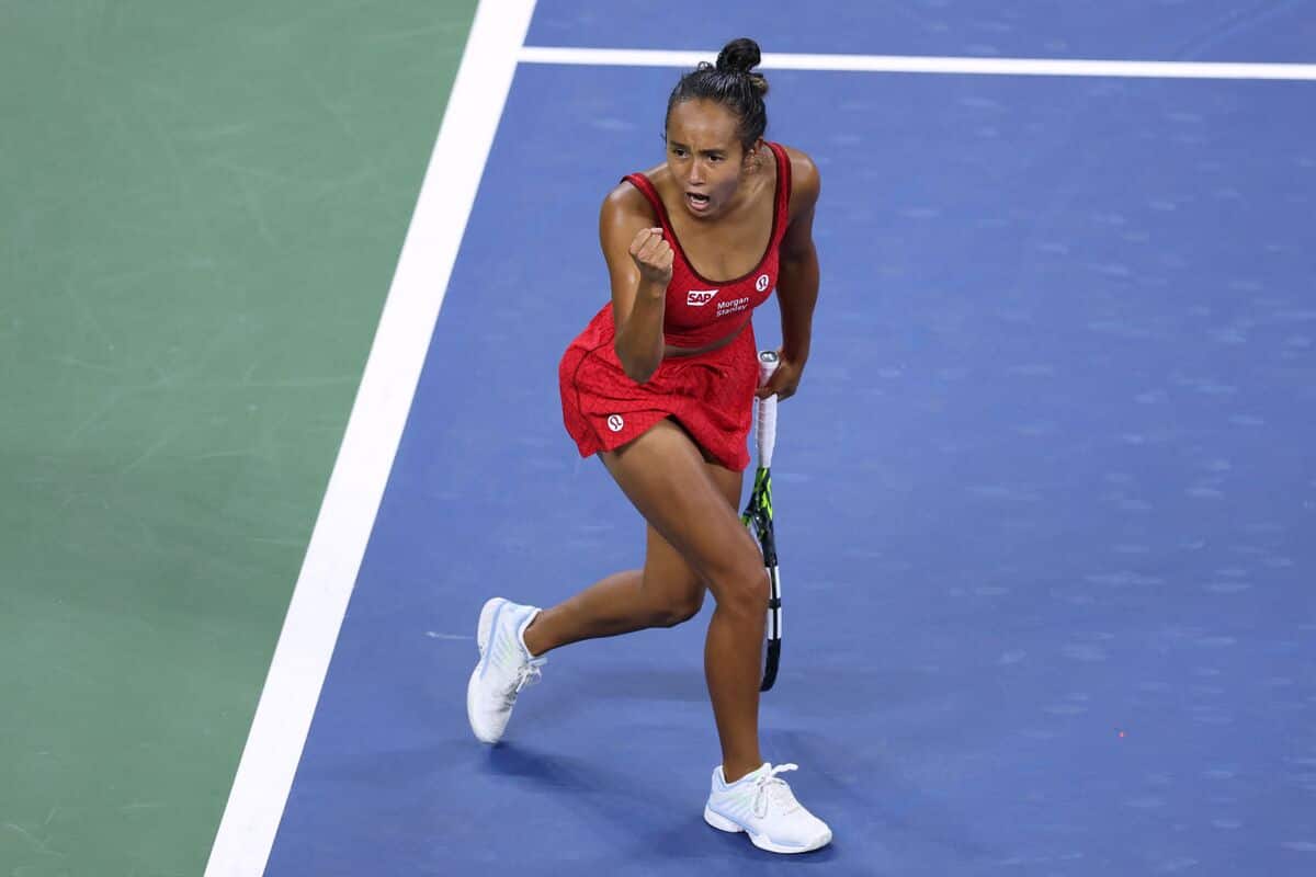 US Open: Leylah Fernandez offre tout un spectacle contre la num&eacute;ro 1 mondiale, Aryna Sabalenka, mais ne r&eacute;ussit pas &agrave; recr&eacute;er la magie de 2021