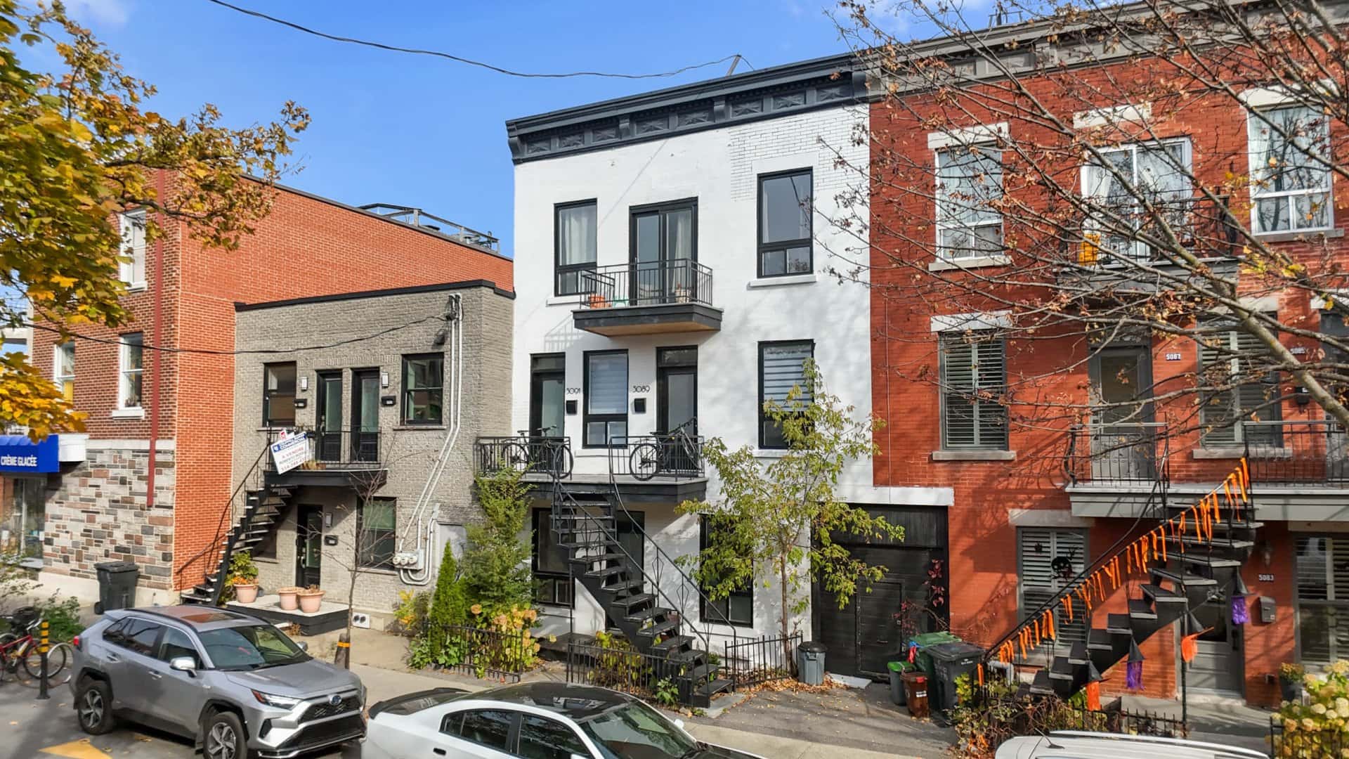 Le triplex où a vécu un chanteur connu à vendre