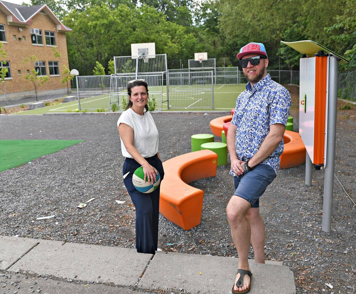 Des parents se sont battus pour r&eacute;am&eacute;nager la cour d'&eacute;cole asphalt&eacute;e de leurs enfants