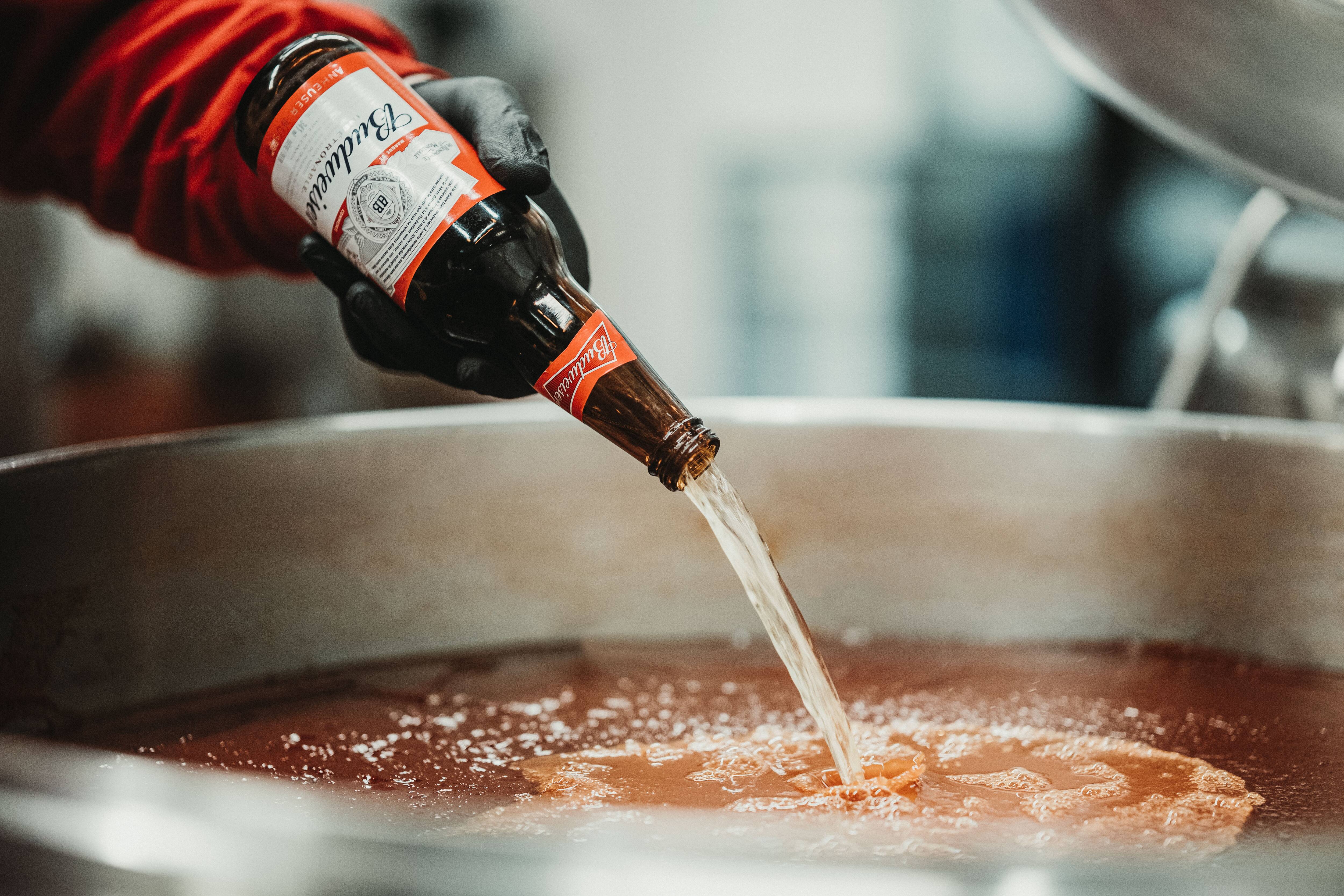 Budweiser en amour avec la sauce tomate qu&eacute;b&eacute;coise