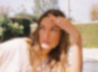 Une coiffure simple pour adopter la tendance Y2K