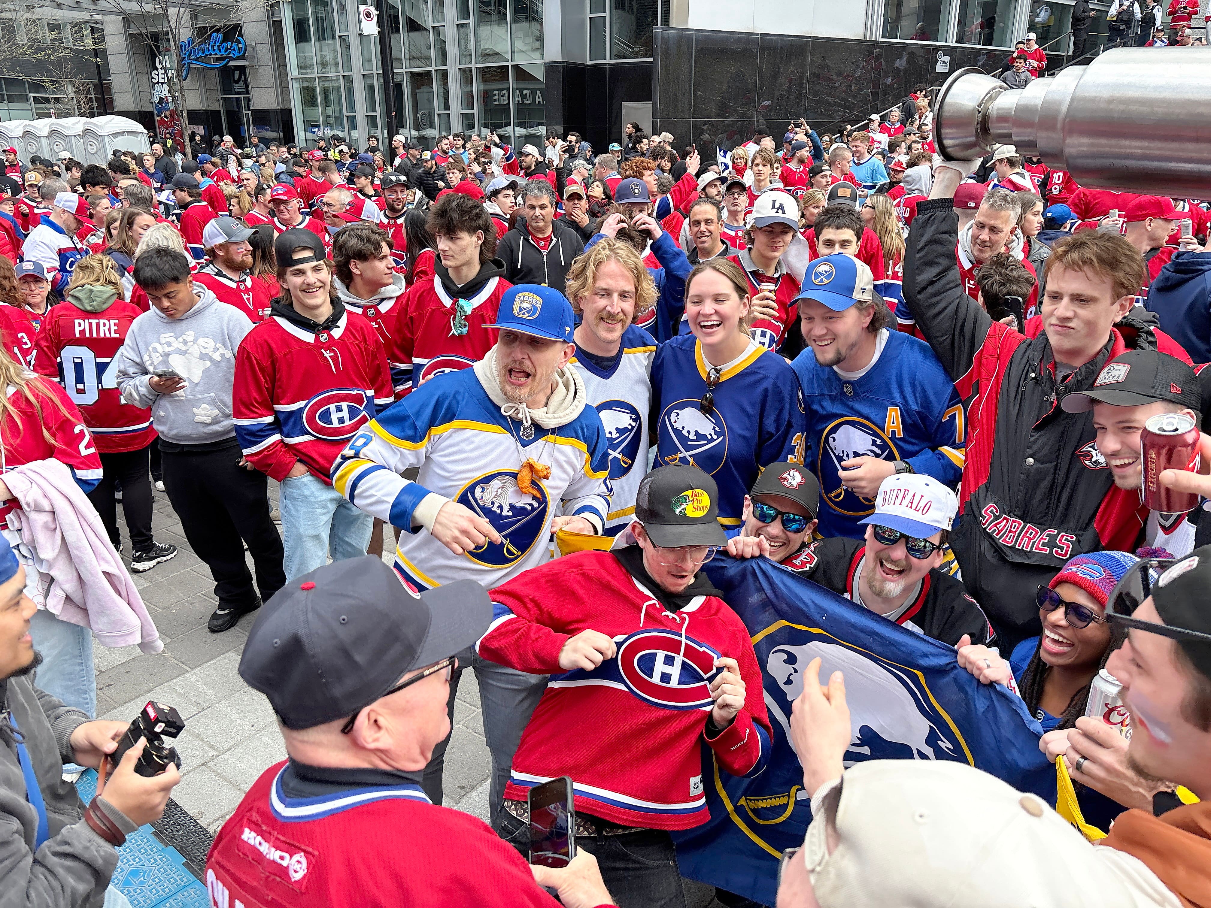 Un party de visionnement du Canadien plus gros que jamais devant le Centre Bell