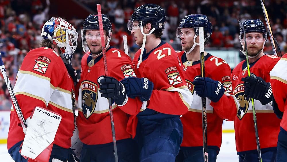 Le bras droit du propriétaire des Panthers suspendu après avoir perdu la carte sur les réseaux sociaux