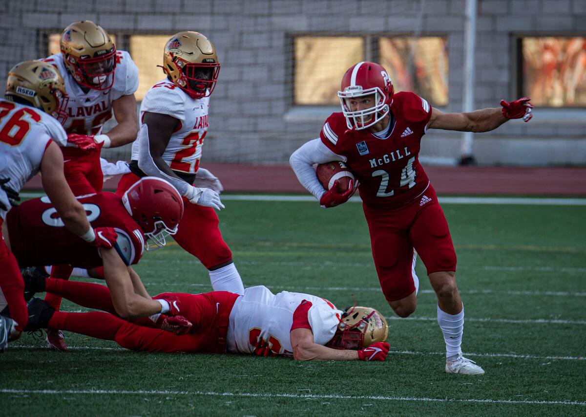 Kevin Mital, entrenando con los Rouge et Or en la Universidad Laval, en septiembre de 2023.