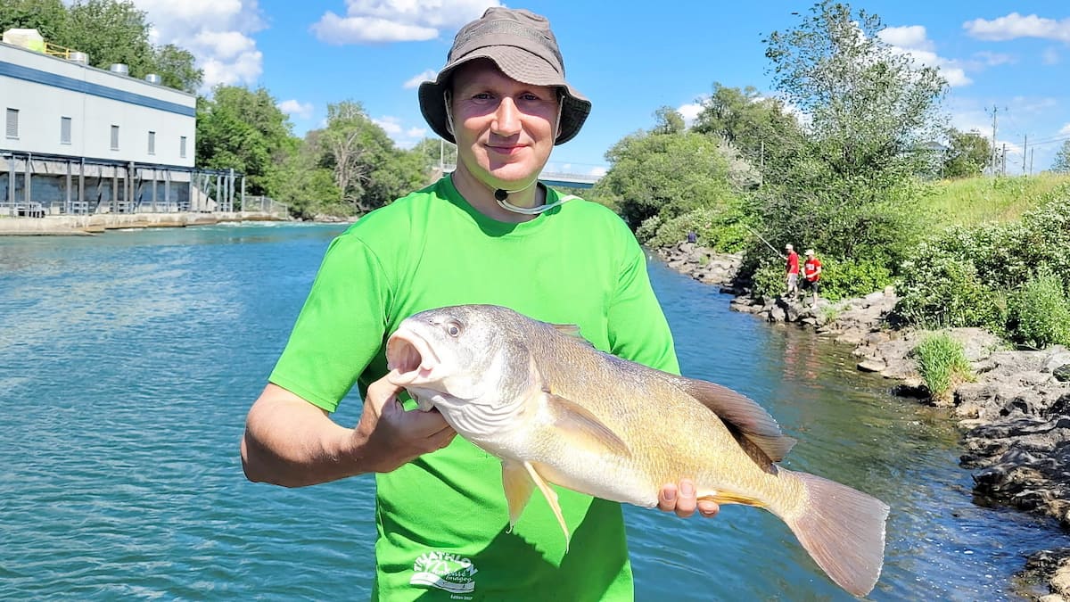 Un site de pêche populaire non loin de rejets industriels