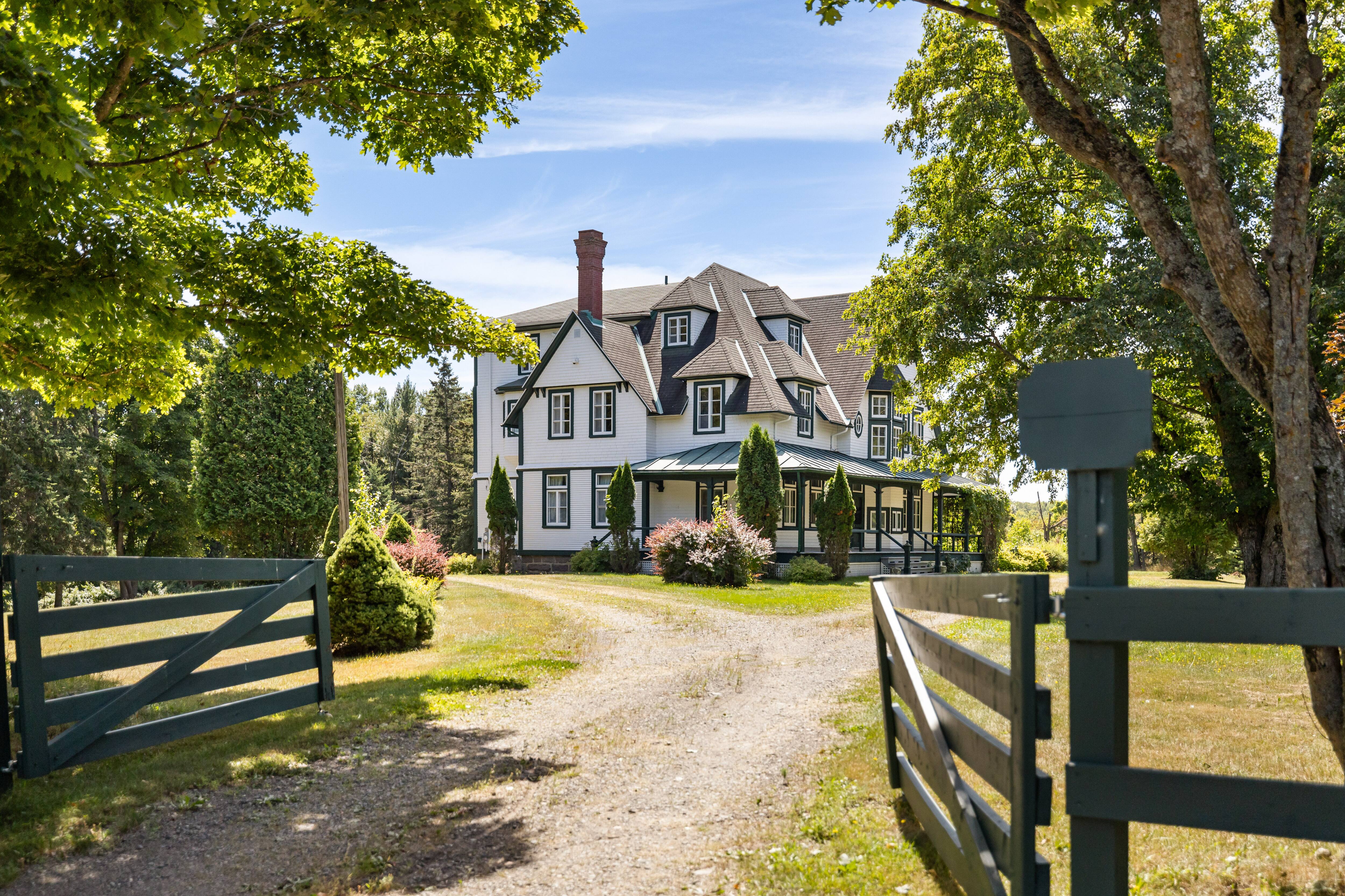 Ce manoir centenaire caché au Québec est à vendre
