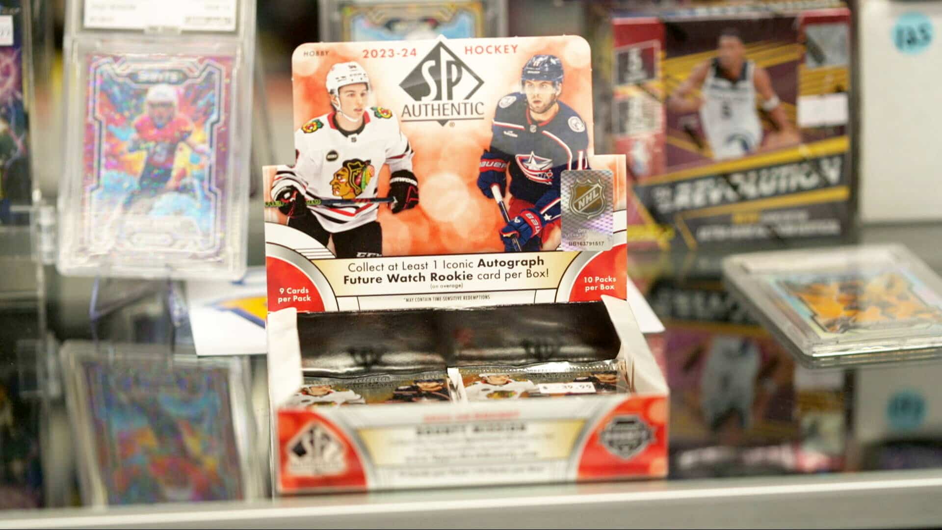 Des amateurs de hockey floués: le propriétaire d’une boutique de cartes sportives accusé de fraude