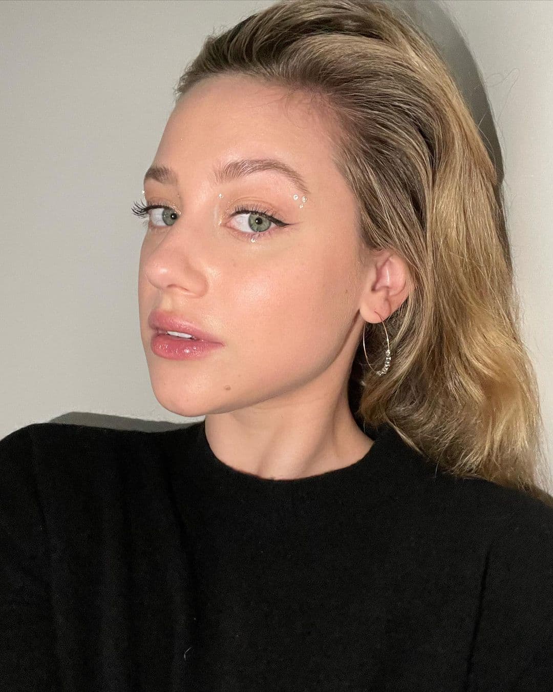 Lili Reinhart a maintenant les cheveux courts