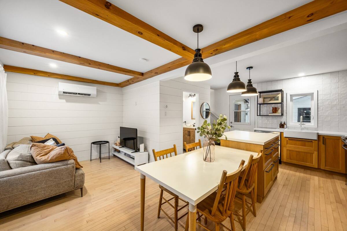 Une petite et adorable maison rénovée à vendre