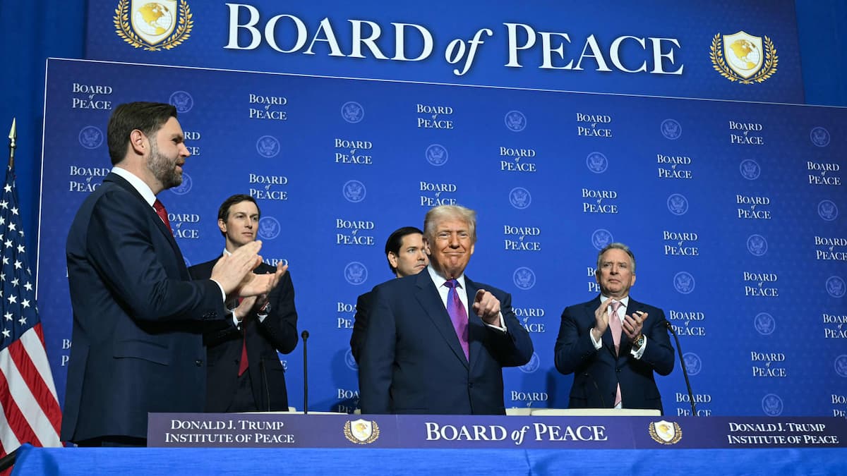 Première réunion du «Conseil de la paix»: un «shampoing sympathique» pour Trump, lance Stéphan Bureau