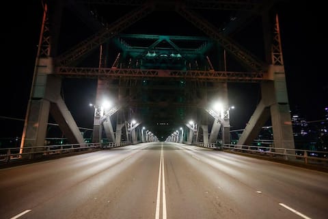 Soldiers see to it that control is exercised in Sydney