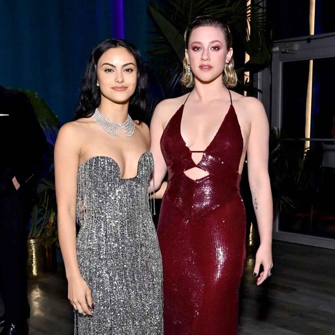 Lili et Camila posent en lingerie rétro