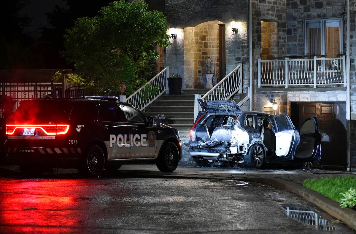 [EN IMAGES]  Fuego criminal de un vehículo en Rivière-des-Prairies