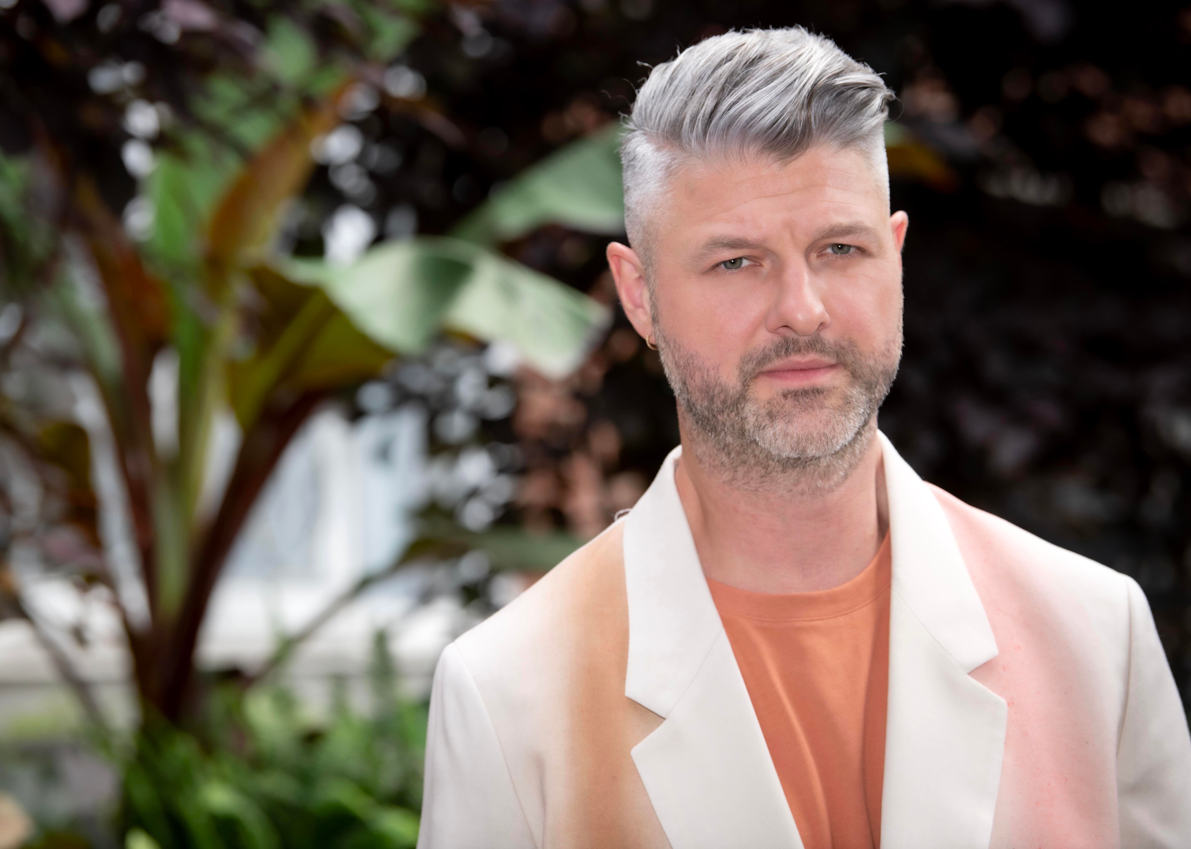 Pierre Lapointe a &eacute;crit une chanson pour sa m&egrave;re atteinte de la maladie d'Alzheimer: &laquo;Quand &ccedil;a devient vrai, c&rsquo;est un choc et beaucoup de tristesse&raquo;