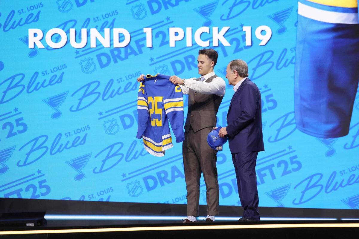 Justin Carbonneau craque apr&egrave;s avoir &eacute;t&eacute; rep&ecirc;ch&eacute; : &laquo;J'ai eu une pens&eacute;e pour mes parents&raquo;