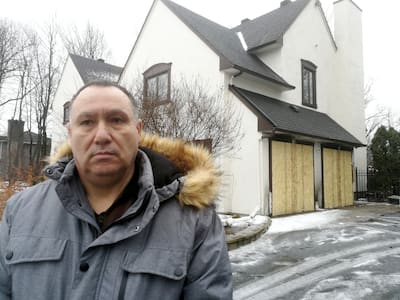Su casa en Carignan fue sospechosamente incendiada en noviembre de 2018.