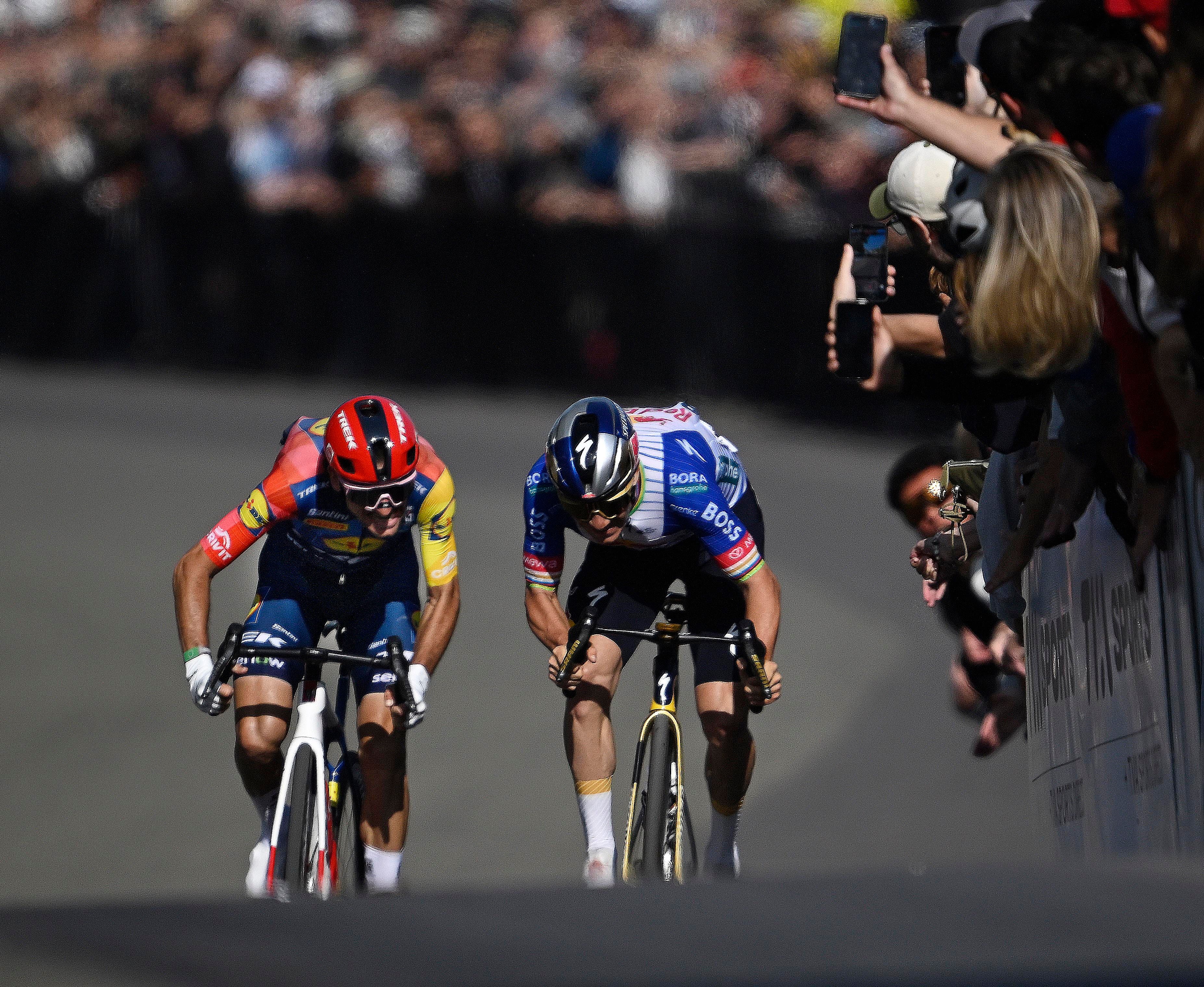 Remco Evenepoel (à droite) a devancé Giulio Ciccone au sprint sur les plaines d’Abraham.