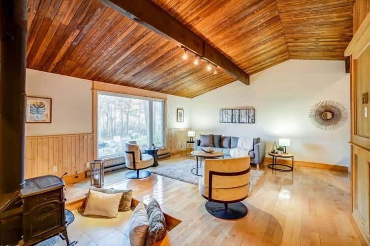 Une jolie maison-chalet à vendre pour 338 000$