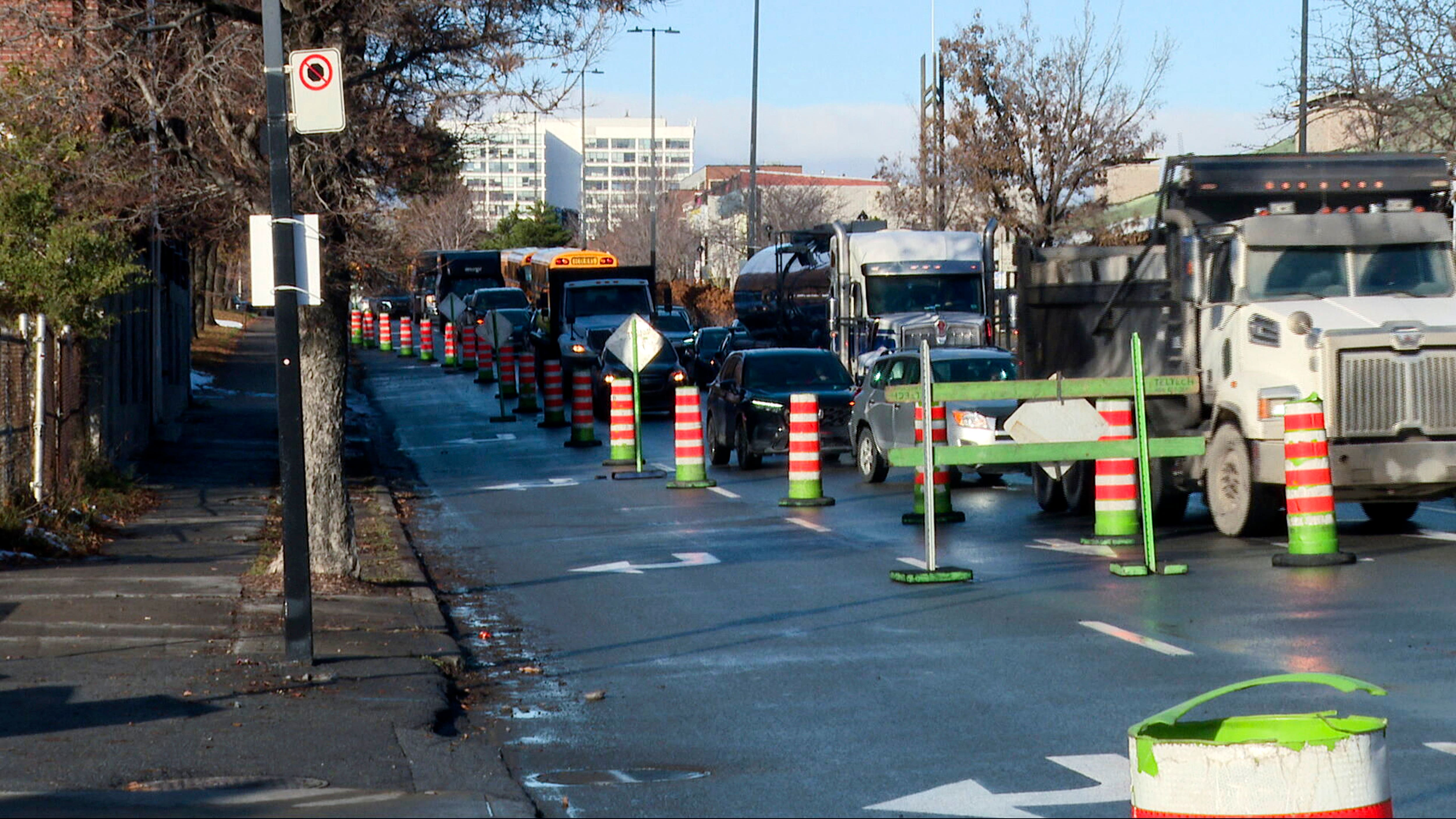 Les Montréalais en ont ras-le-bol des chantiers et somment les partis en campagne électorale d'agir