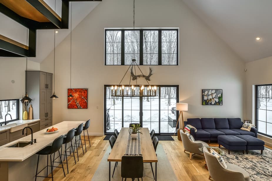Un chalet avec plafond cathédrale parfait pour les amoureux de la ...