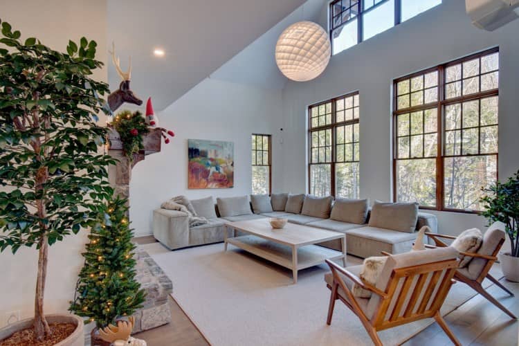 Une maison familiale près d’un lac à 1 975 000$ 