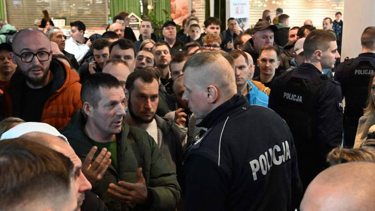 Pologne: des Ukrainiens en âge de combattre craignent d'être privés de passeport