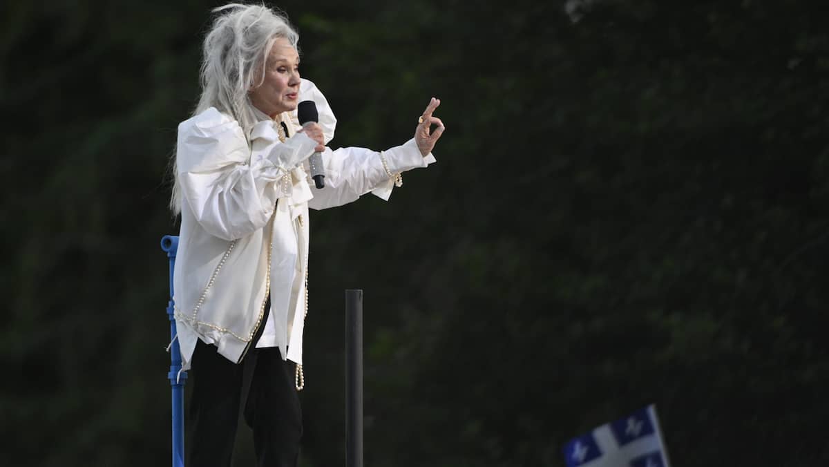 À 81 ans, la grande Diane Dufresne enflamme les planches du parc Maisonneuve