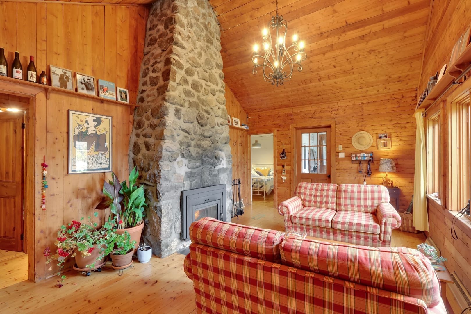 Ce chalet en bois au bord du lac est à vendre
