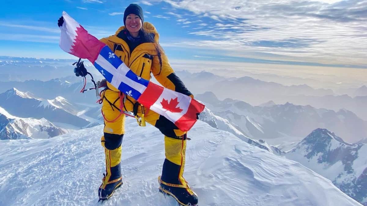 Blizzard, blessure, chutes de pierres et grimpe de nuit: la 1re Québécoise au sommet du K2 raconte son exploit