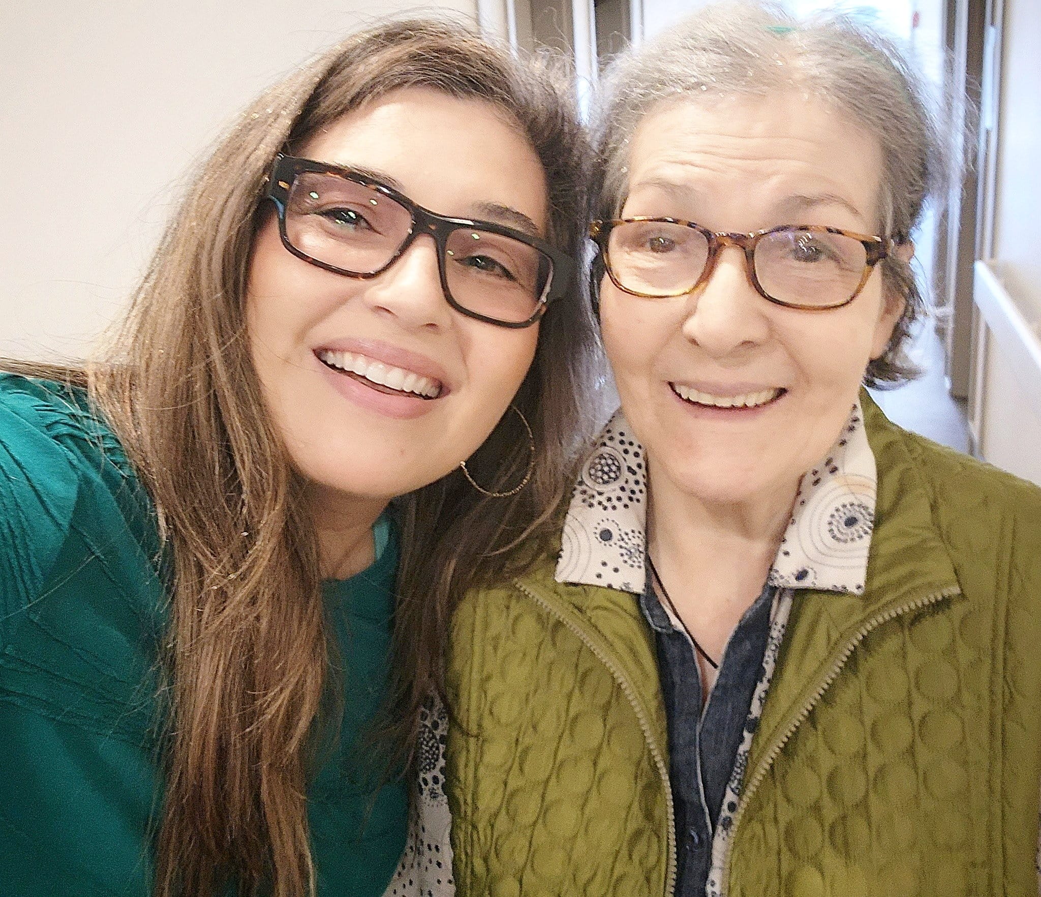 Elle garde sa mère occupée et repousse la maladie