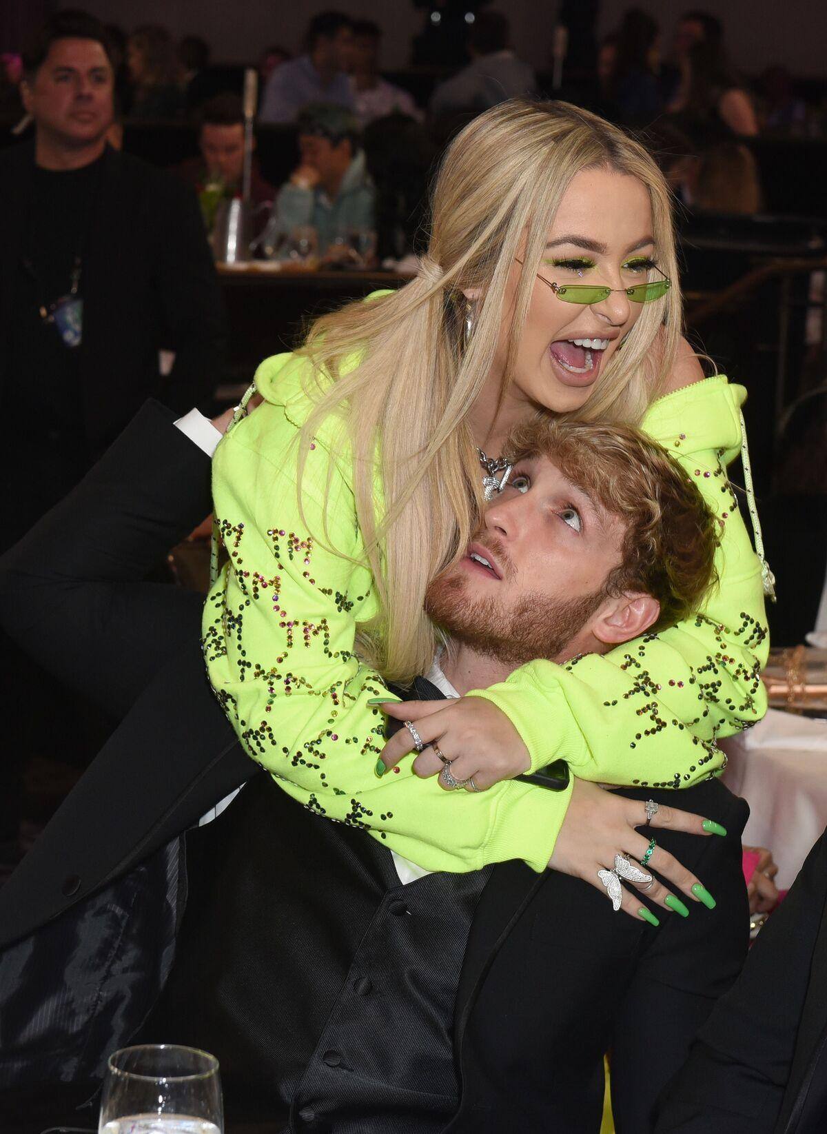 Tana Mongeau et Logan Paul expliquent enfin ce qui se ...